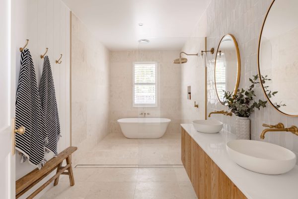 Lake Weyba - Hamptons Style Custom Build