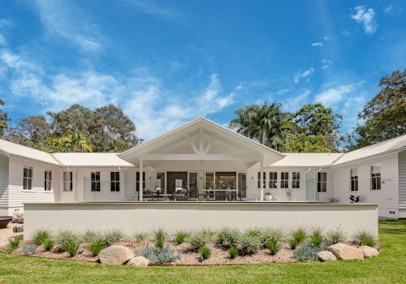 CMH-BlacBlanc-CharlotteDr-16 Lake Weyba - Hamptons Style Custom Build